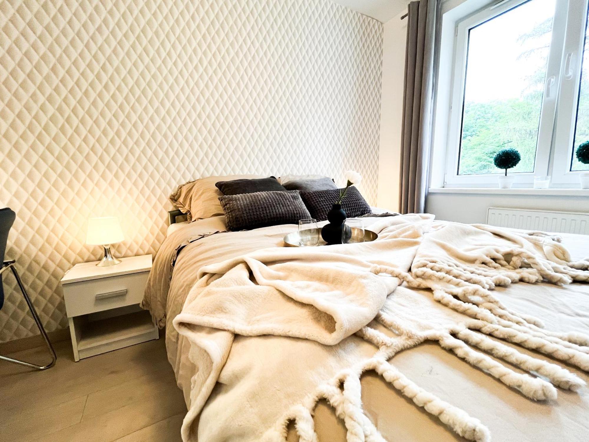 Walk To Park, Modern 2Bd Kitchen! Balcony, Parking Lägenhet Wrocław Exteriör bild